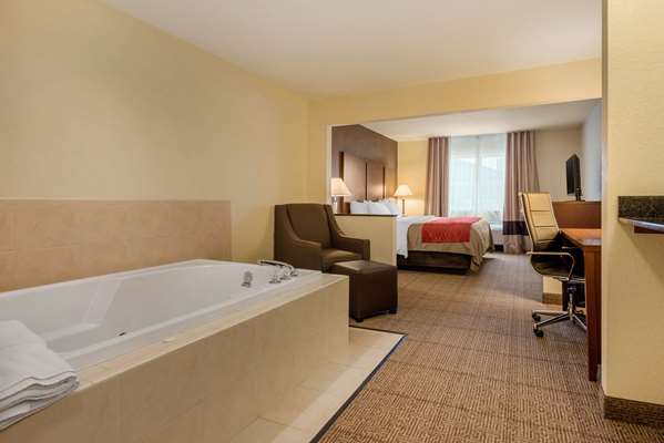  - Comfort Inn Warren - I-69, Exit 278