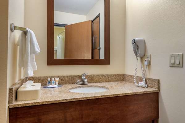  - Comfort Inn Warren - I-69, Exit 278