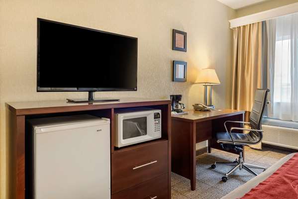 - Comfort Inn Warren - I-69, Exit 278