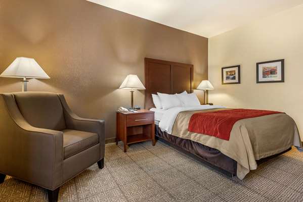  - Comfort Inn Warren - I-69, Exit 278