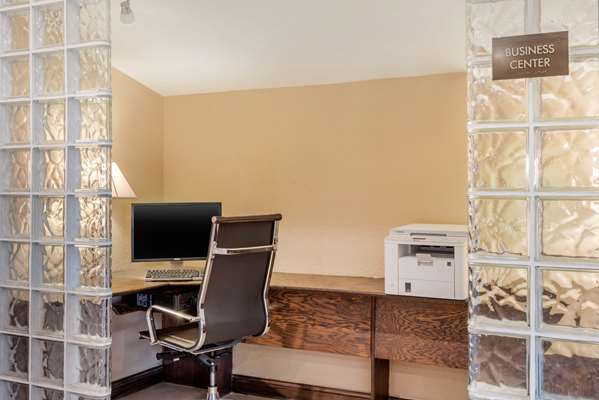 Conference Area - Comfort Inn Warren - I-69, Exit 278