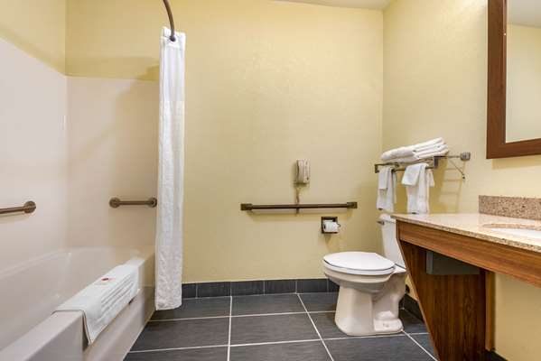  - Comfort Inn Warren - I-69, Exit 278