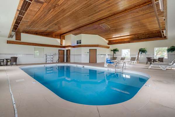 Pool - Comfort Inn Warren - I-69, Exit 278