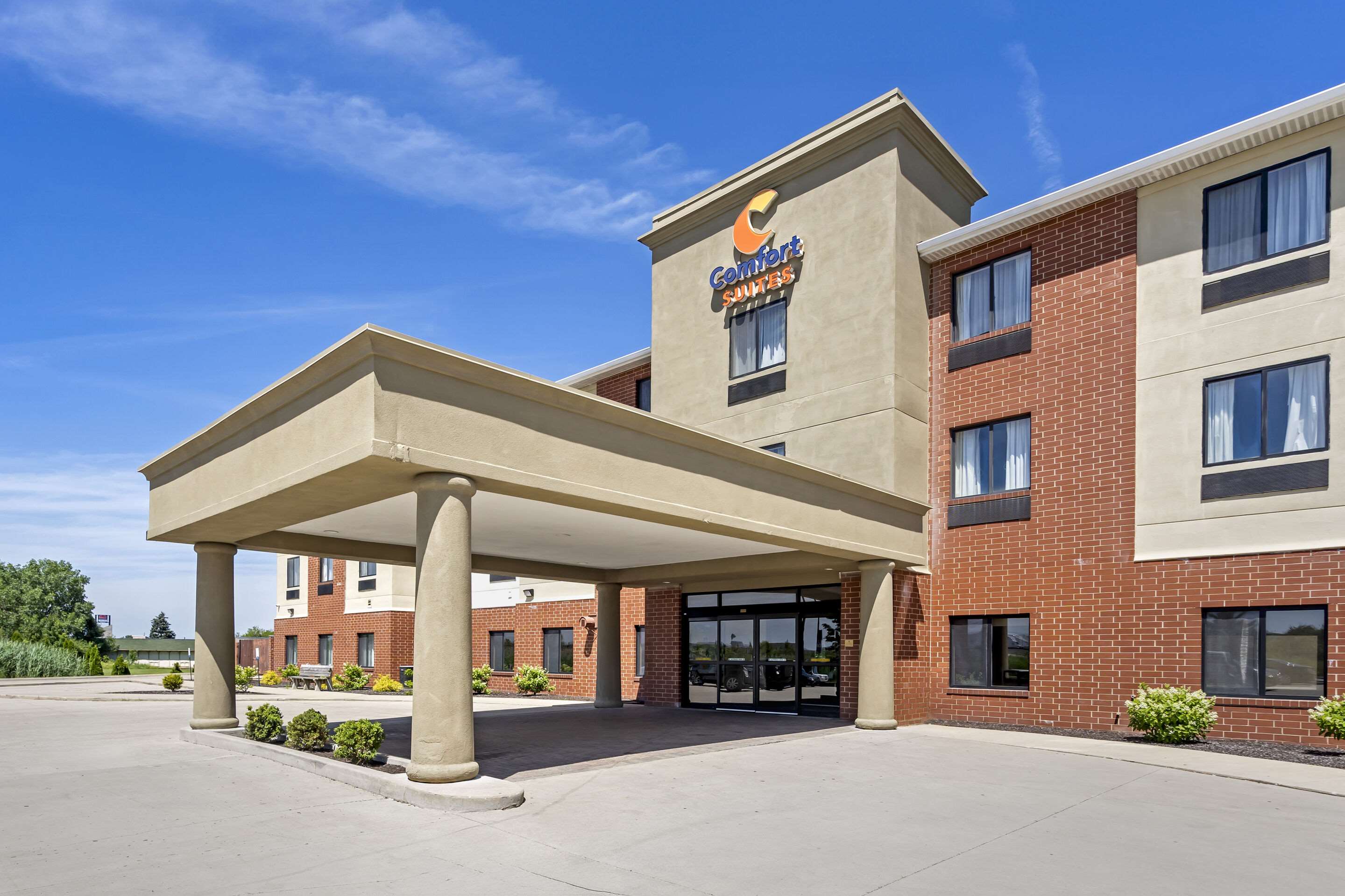 Hotel entrance | Comfort Suites Merrillville near US 30