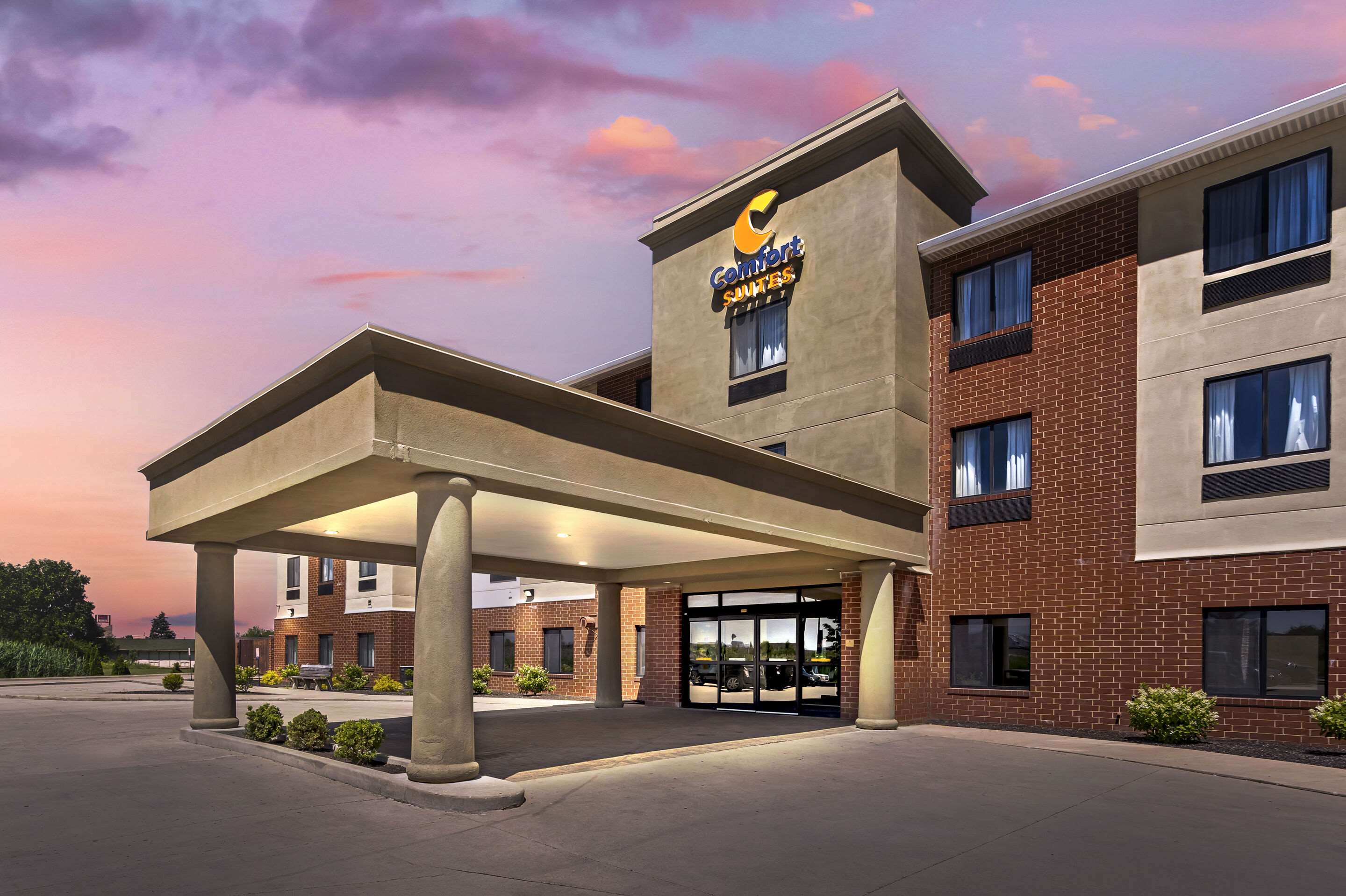 Hotel entrance | Comfort Suites Merrillville near US 30