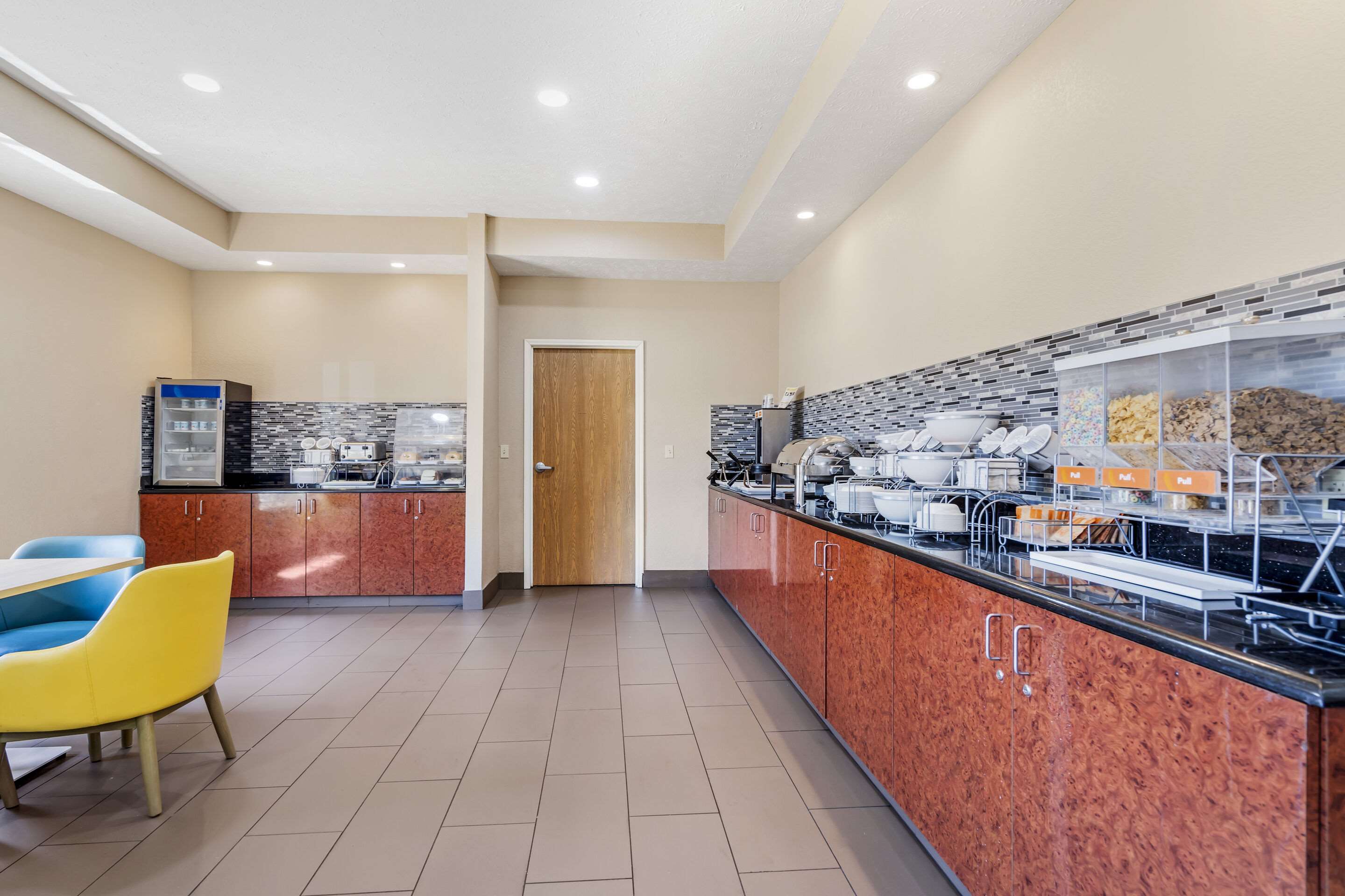 Breakfast area | Comfort Suites Merrillville near US 30