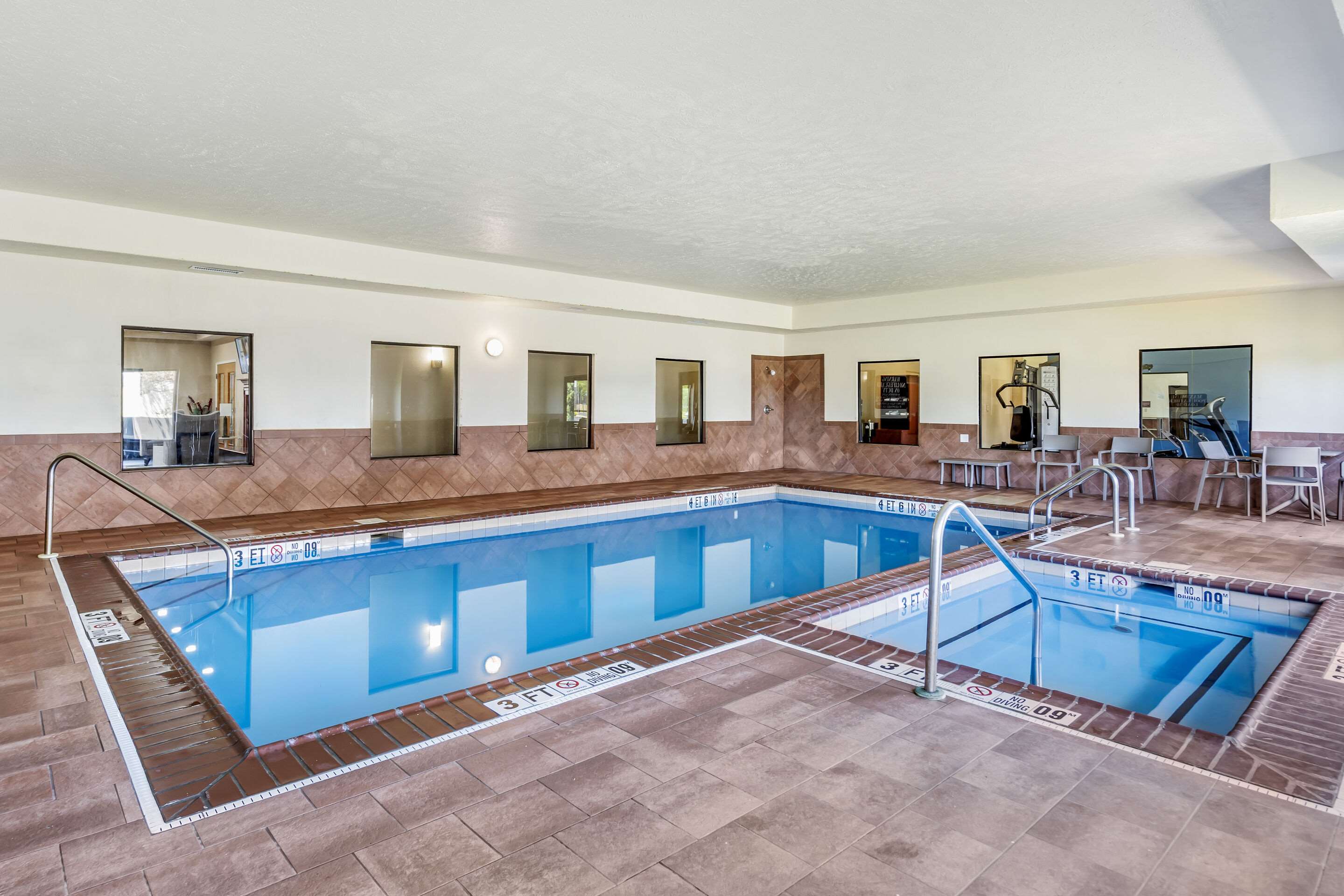 Indoor pool | Comfort Suites Merrillville near US 30