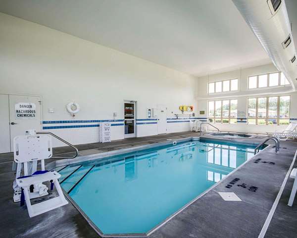 Pool - Quality Inn & Suites Rockport