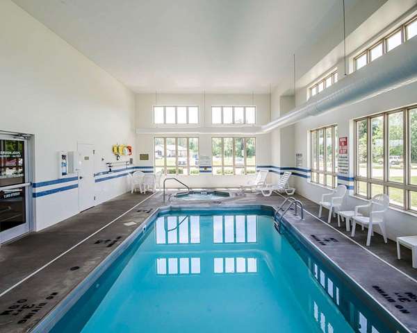 Pool - Quality Inn & Suites Rockport