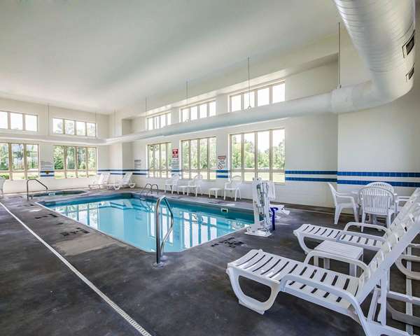 Pool - Quality Inn & Suites Rockport
