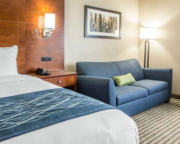  - Comfort Inn Hammond - I-80 & I-94, Exit 2