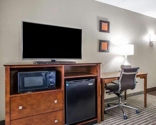  - Comfort Inn Hammond - I-80 & I-94, Exit 2