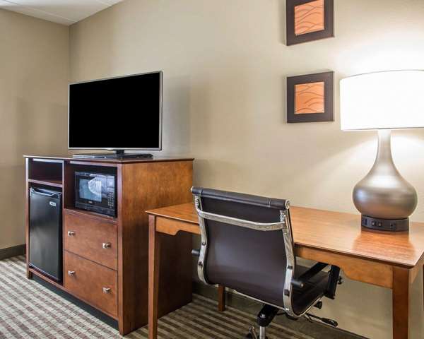  - Comfort Inn Hammond - I-80 & I-94, Exit 2