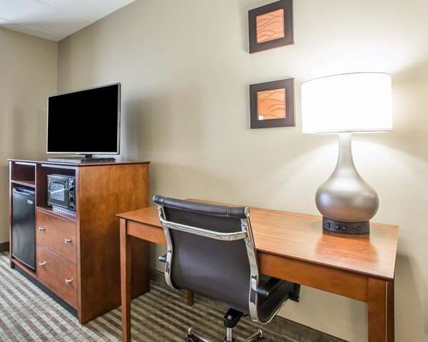  - Comfort Inn Hammond - I-80 & I-94, Exit 2