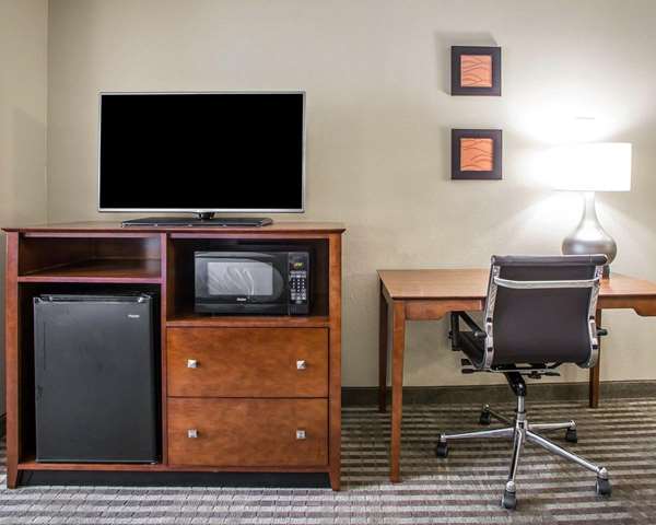  - Comfort Inn Hammond - I-80 & I-94, Exit 2