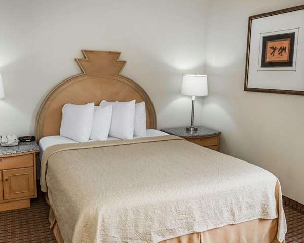 Suite - Quality Inn & Suites Greenfield - I-70, Exit 104