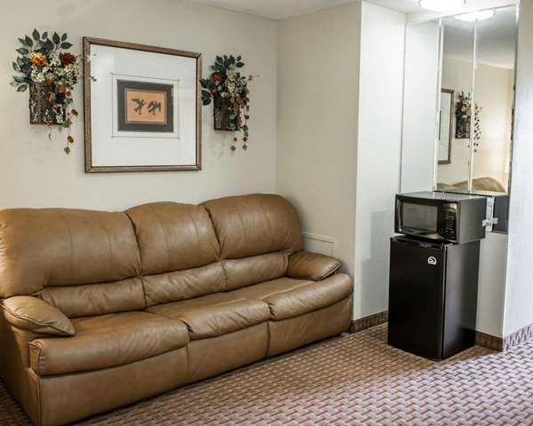 Suite - Quality Inn & Suites Greenfield - I-70, Exit 104