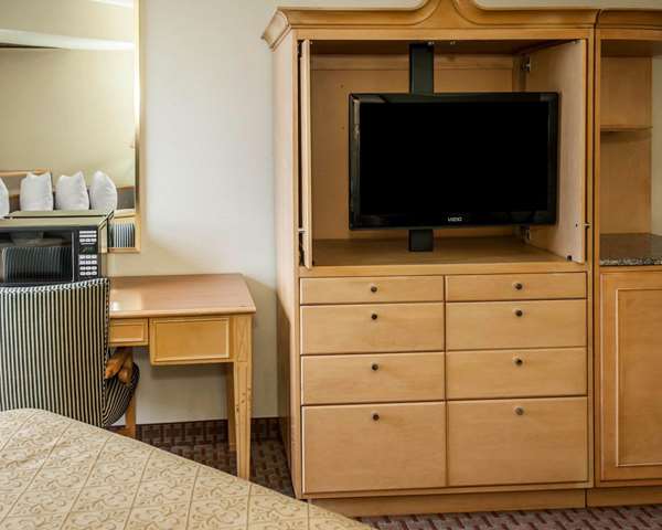  - Quality Inn & Suites Greenfield - I-70, Exit 104