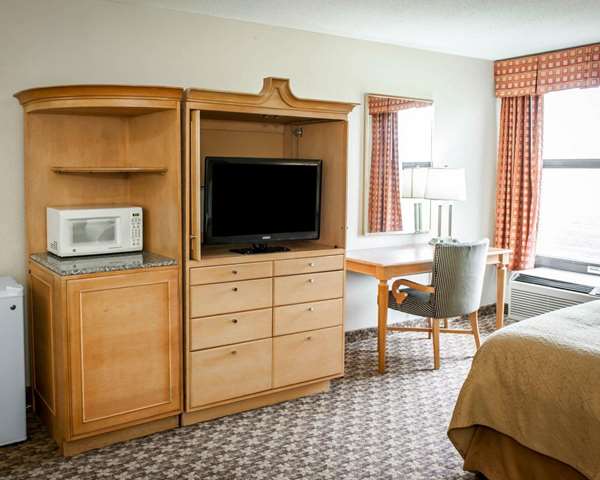  - Quality Inn & Suites Greenfield - I-70, Exit 104