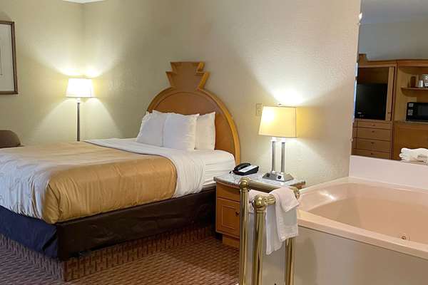  - Quality Inn & Suites Greenfield - I-70, Exit 104