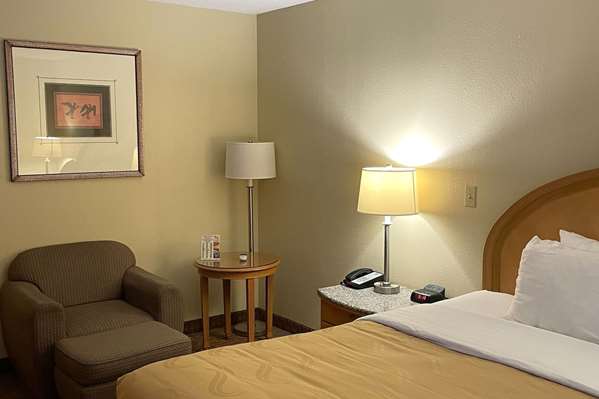  - Quality Inn & Suites Greenfield - I-70, Exit 104