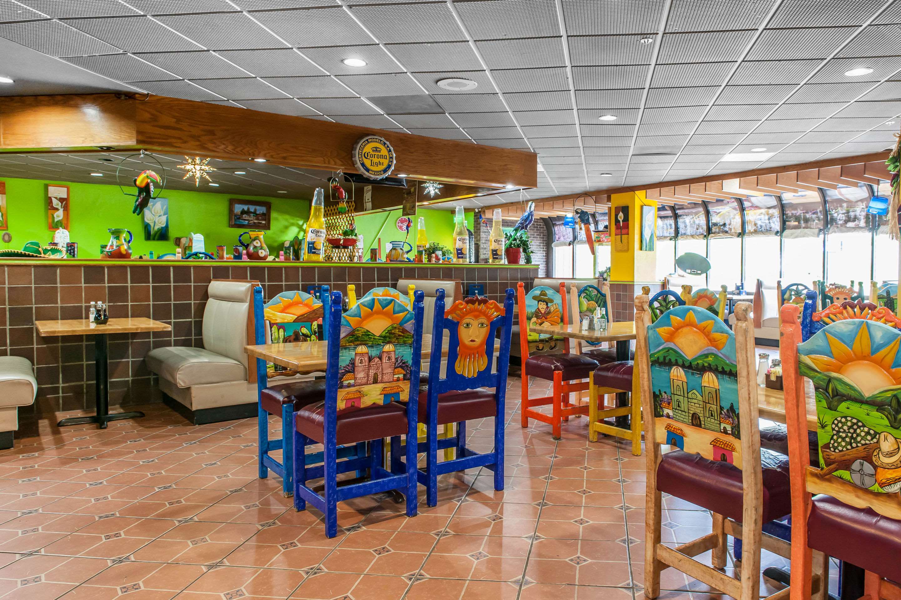 Restaurant & lounge