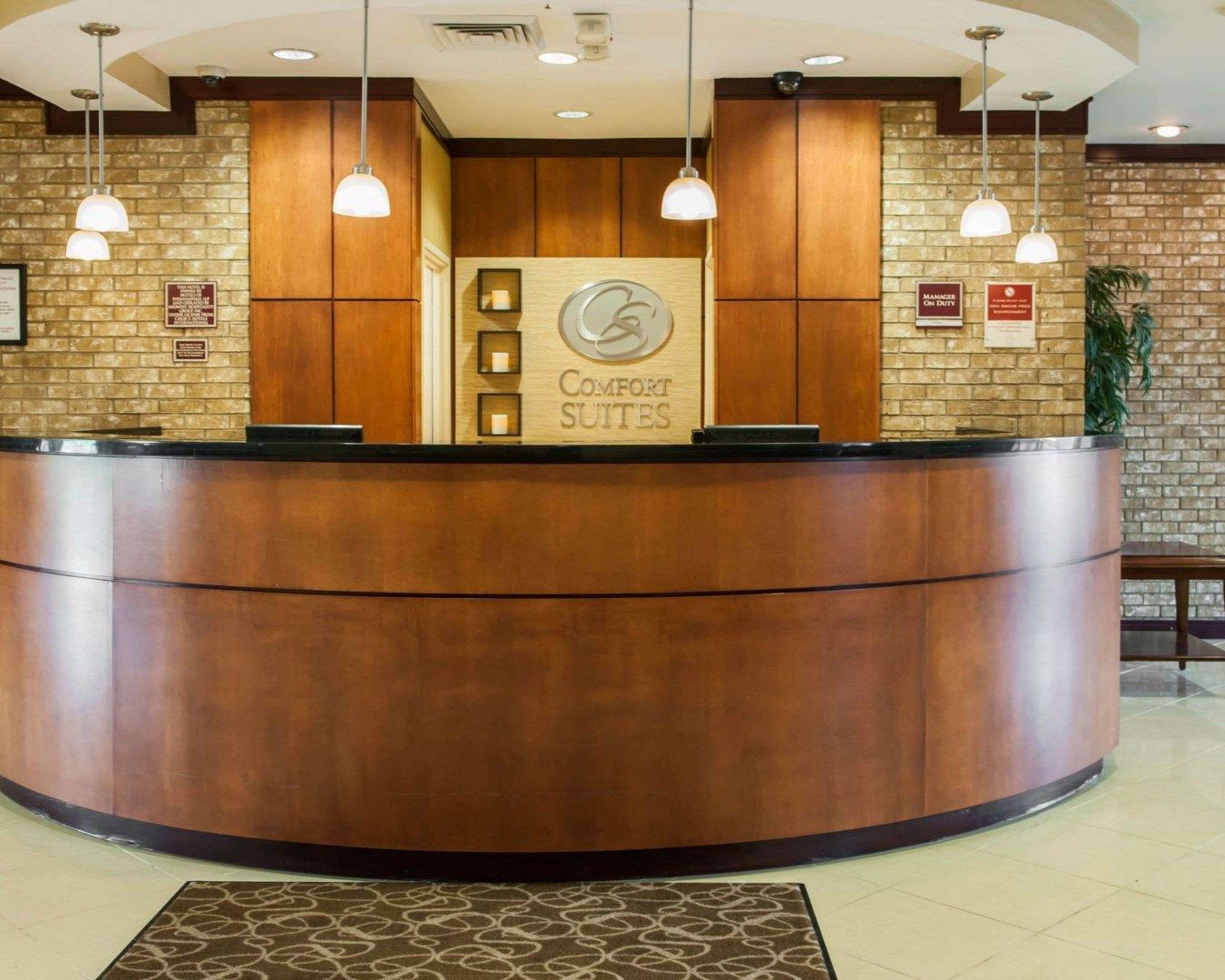 Front desk | Comfort Suites Southport
