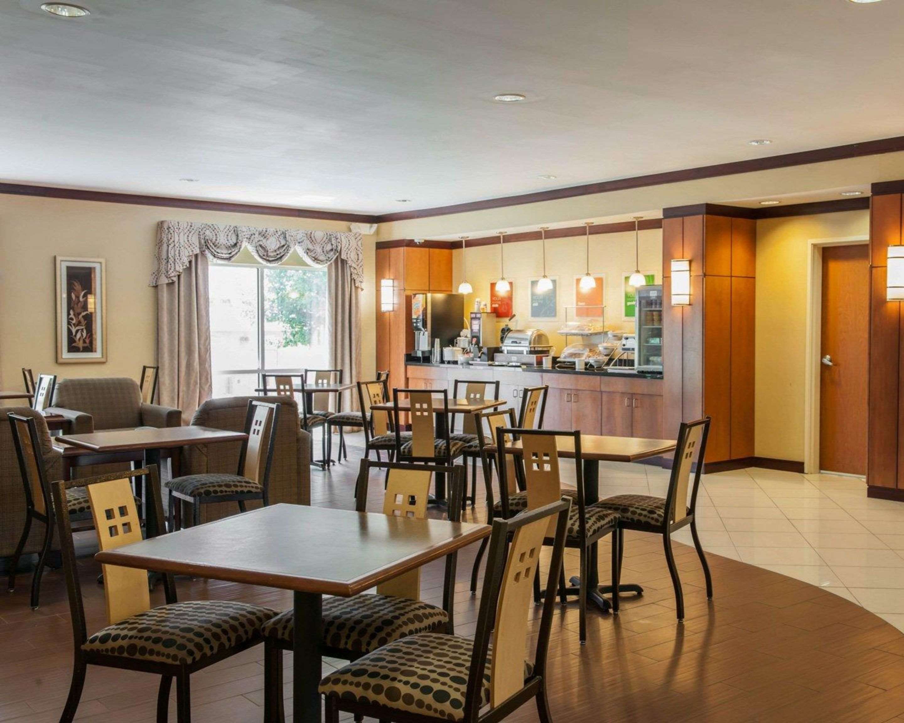 Free full breakfast | Comfort Suites Southport