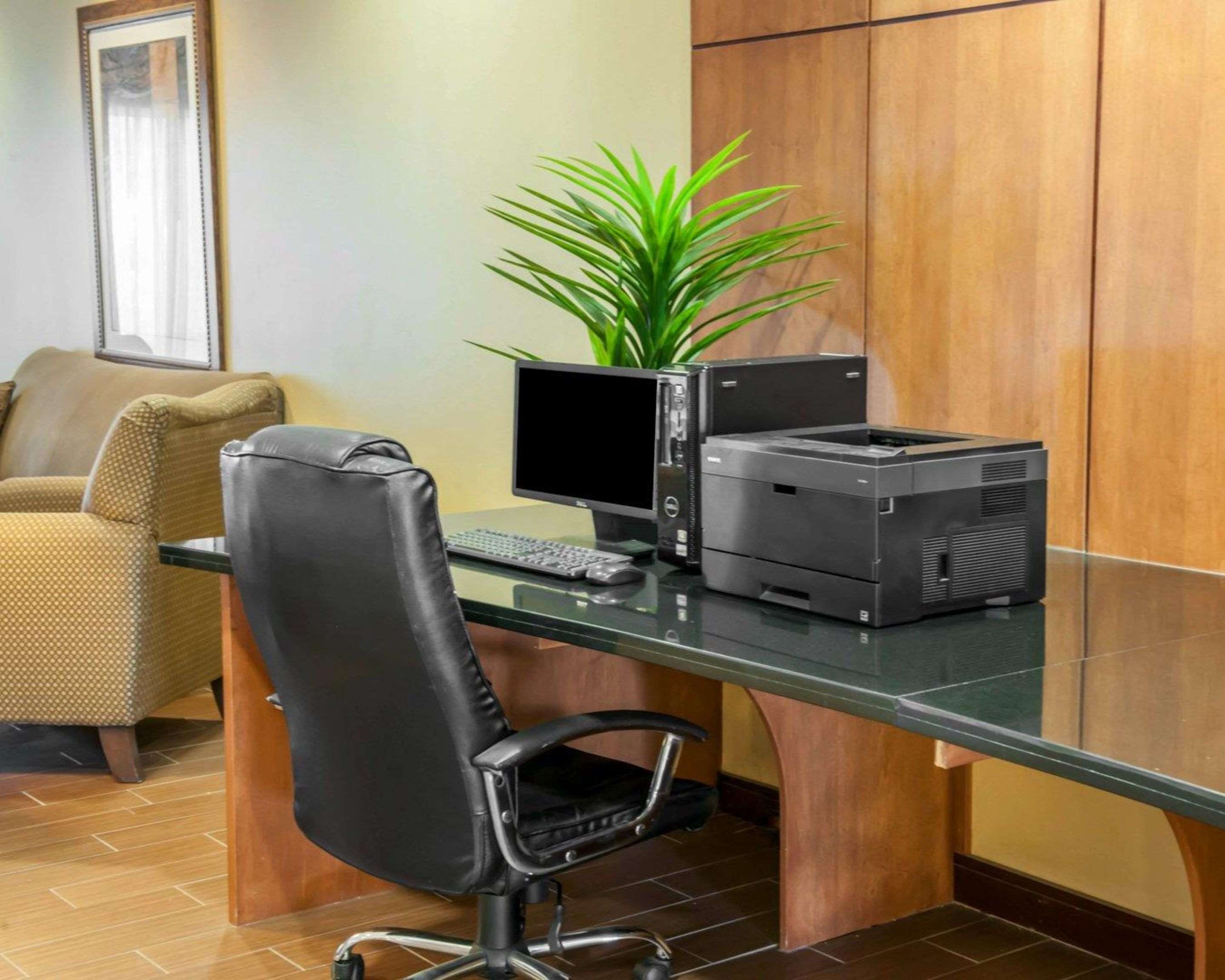 Business center | Comfort Suites Southport