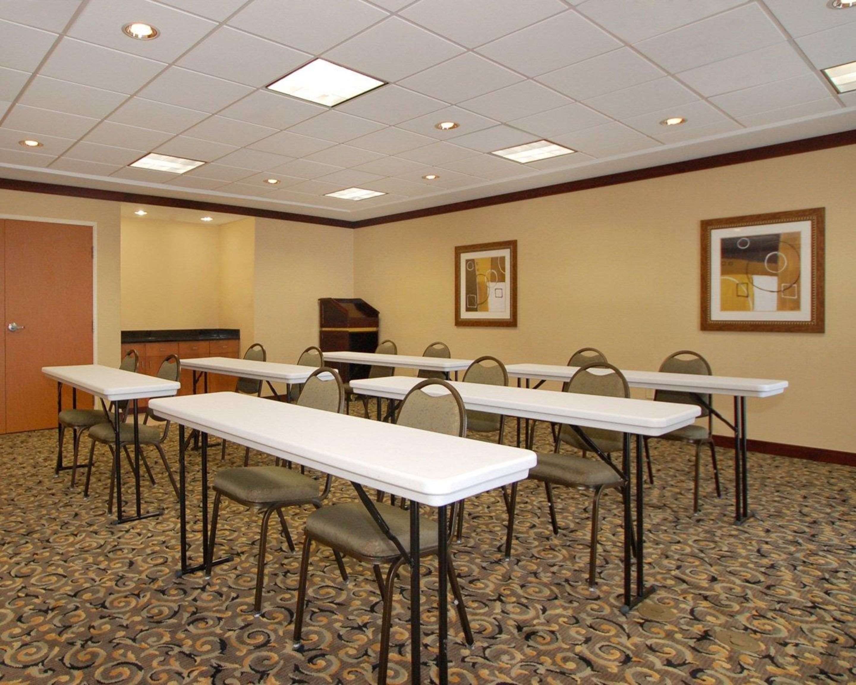 Banquetmeeting room | Comfort Suites Southport