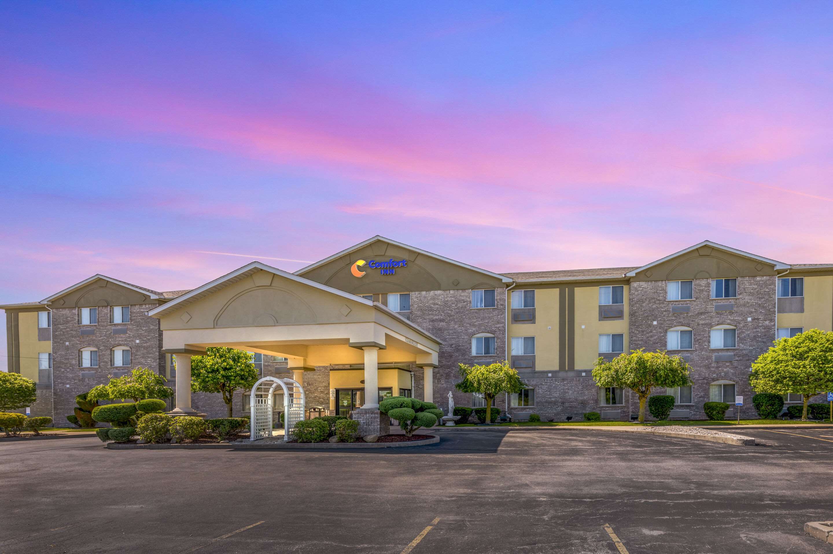 Twilight | Comfort Inn Fremont