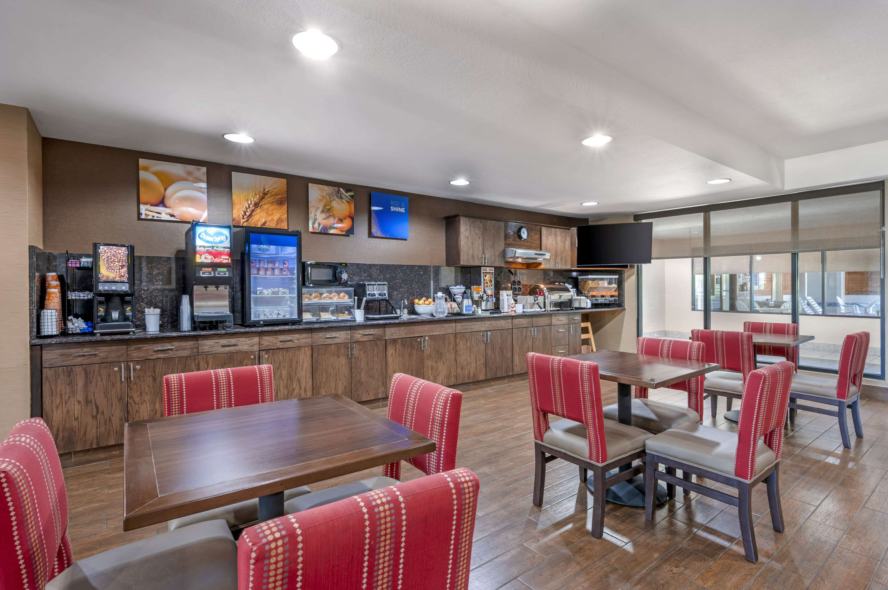 Breakfast area | Comfort Inn Fremont