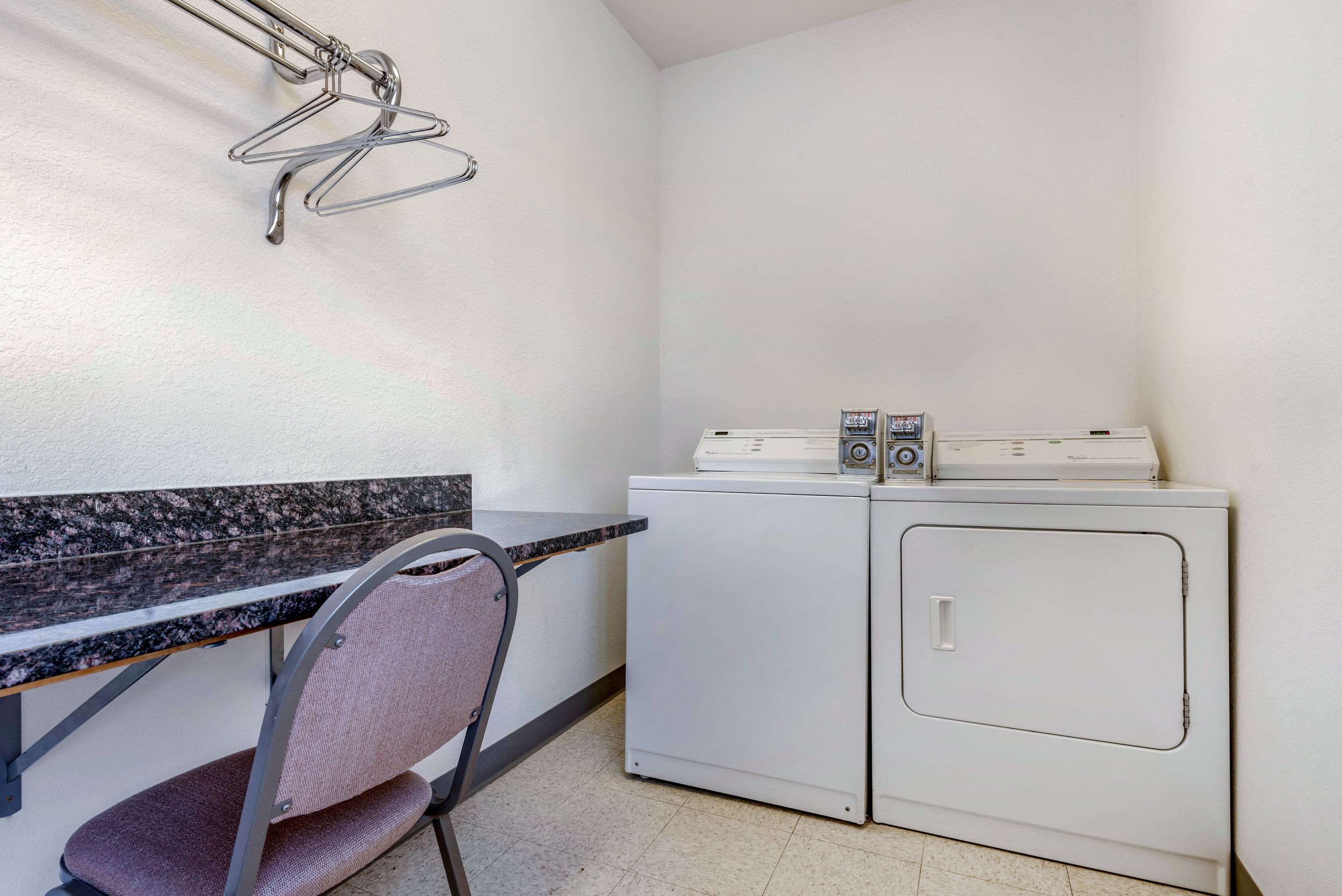 Guest laundry facilities | Comfort Inn Fremont