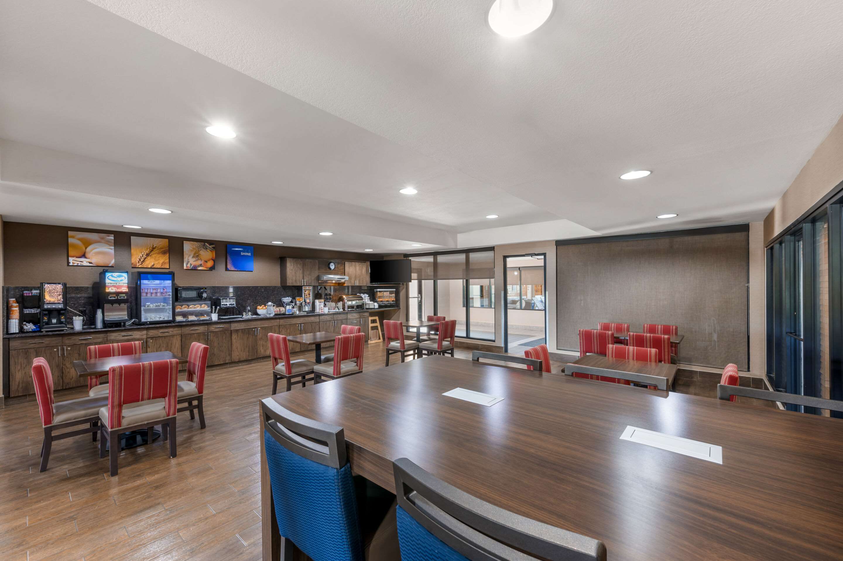 Breakfast area | Comfort Inn Fremont