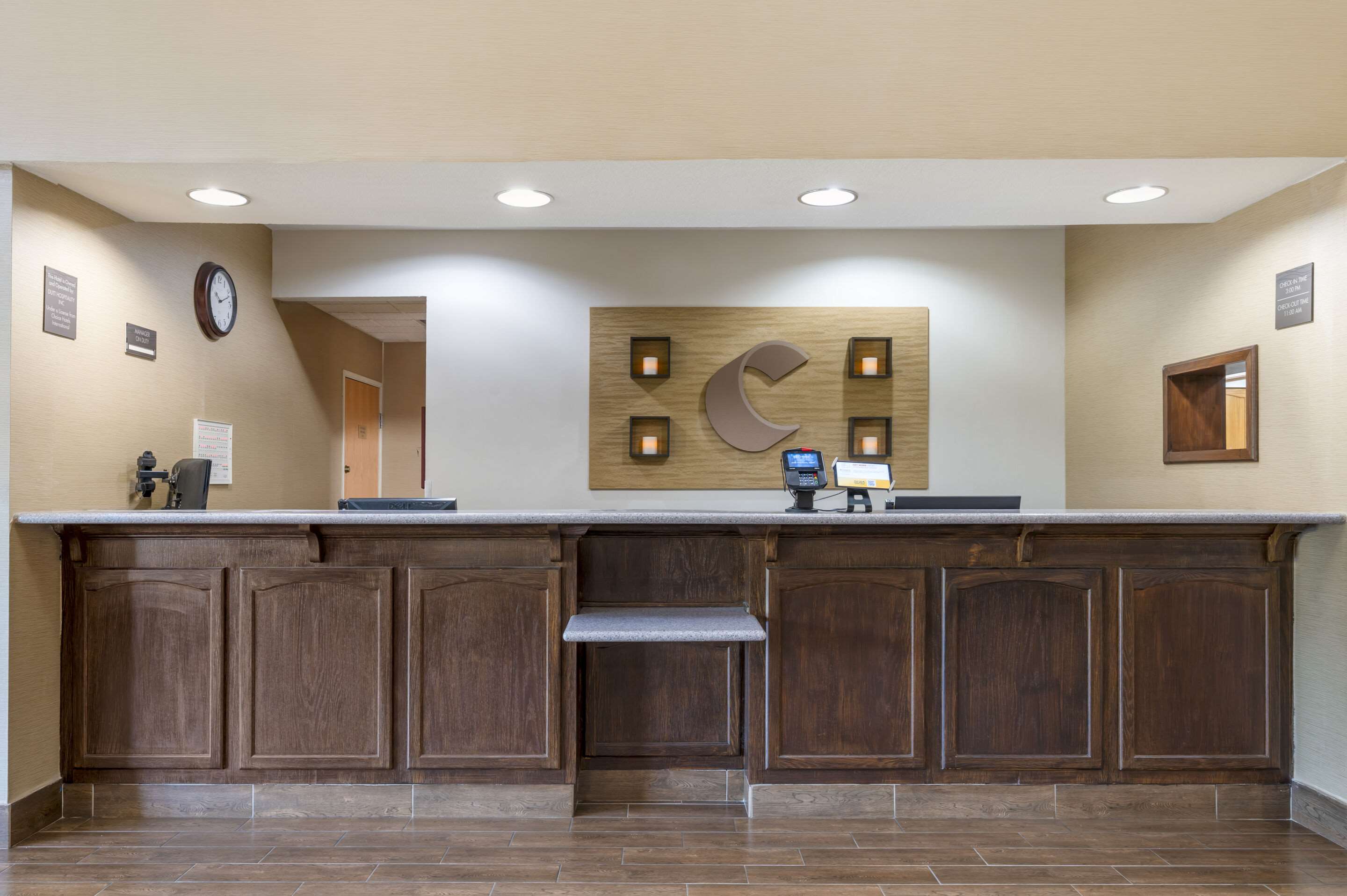 Front desk | Comfort Inn Fremont