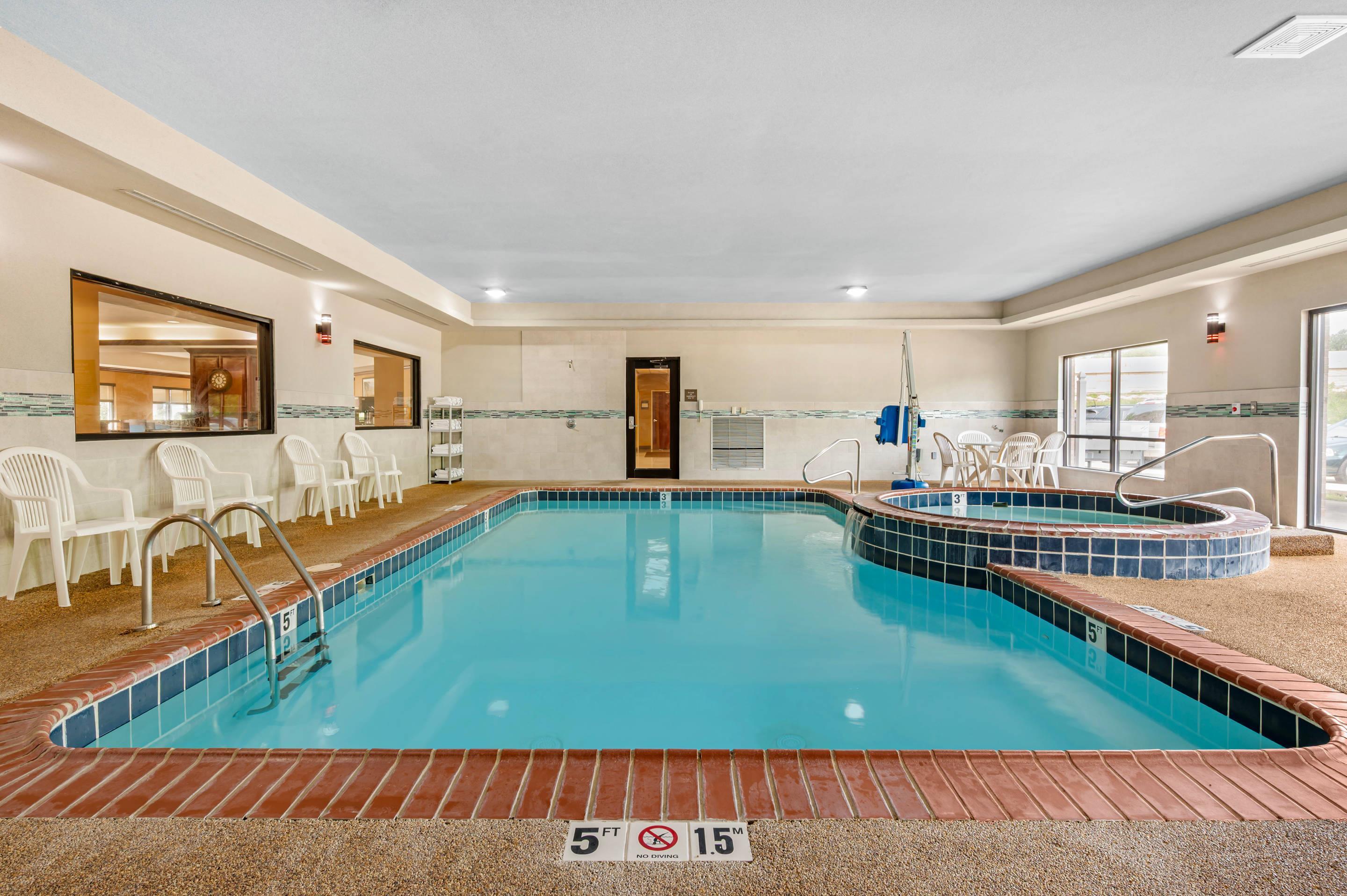 Indoor pool | Comfort Suites South Bend near Casino