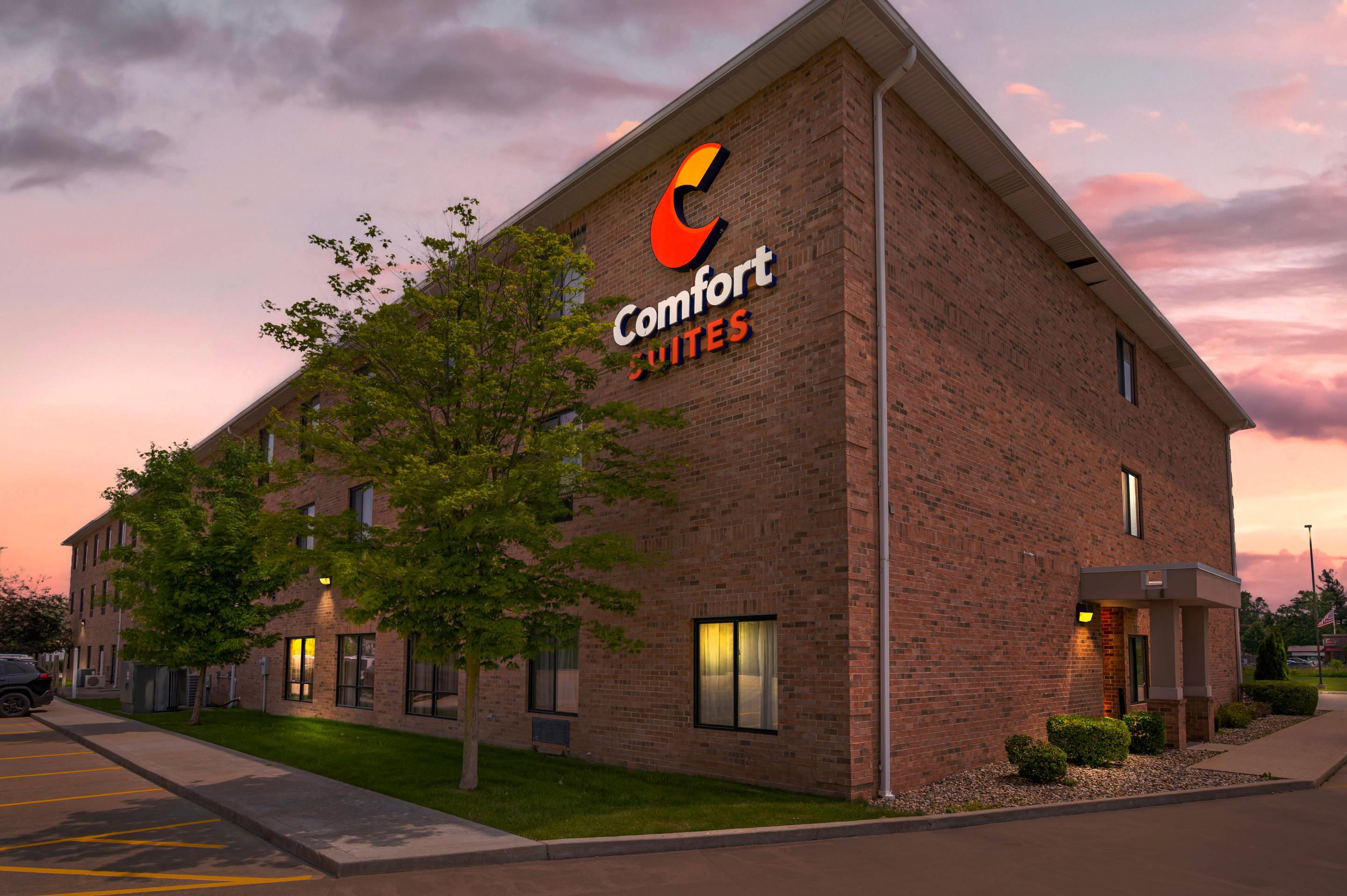 Hotel at night | Comfort Suites South Bend near Casino