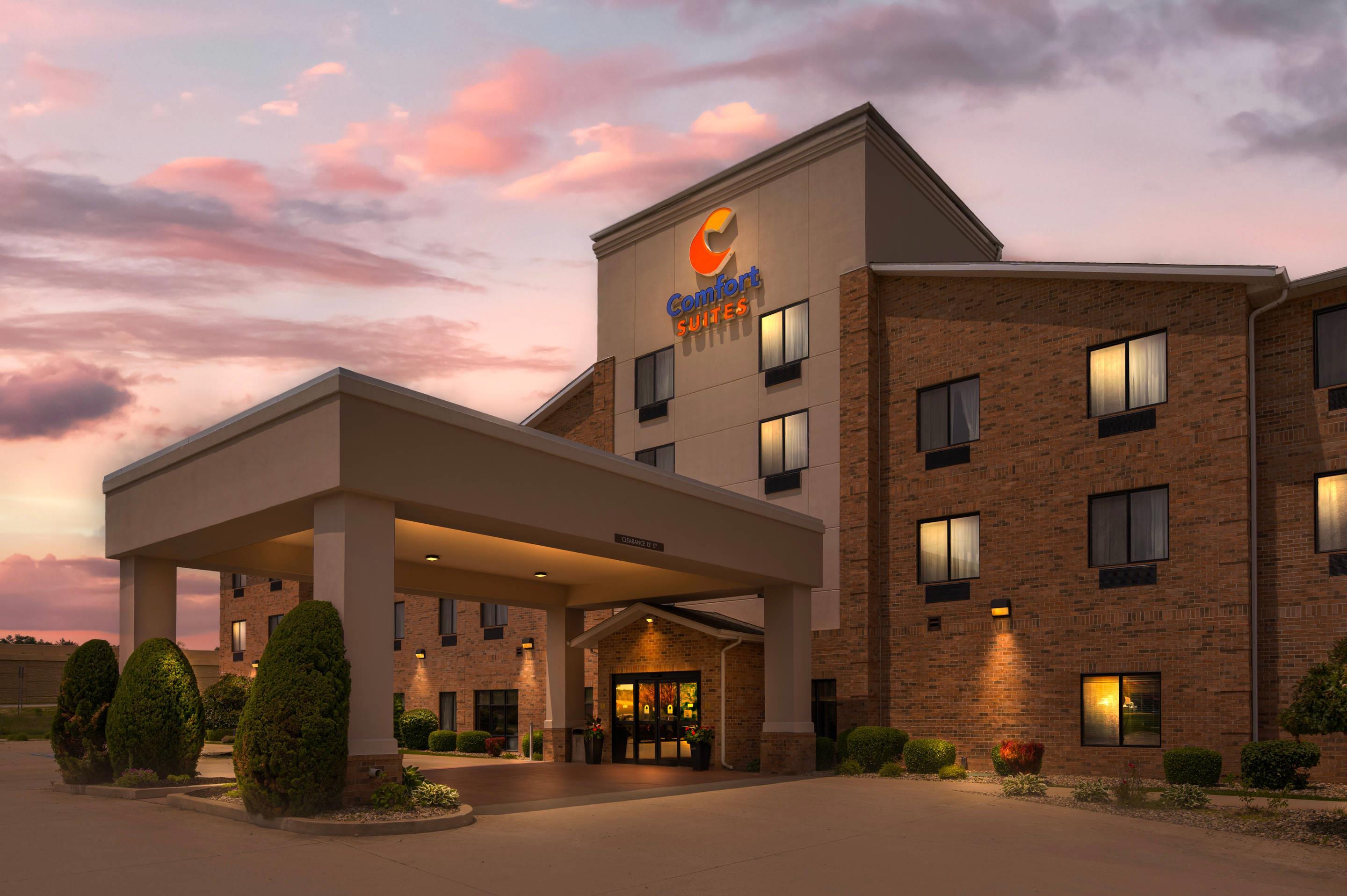 Hotel at night | Comfort Suites South Bend near Casino