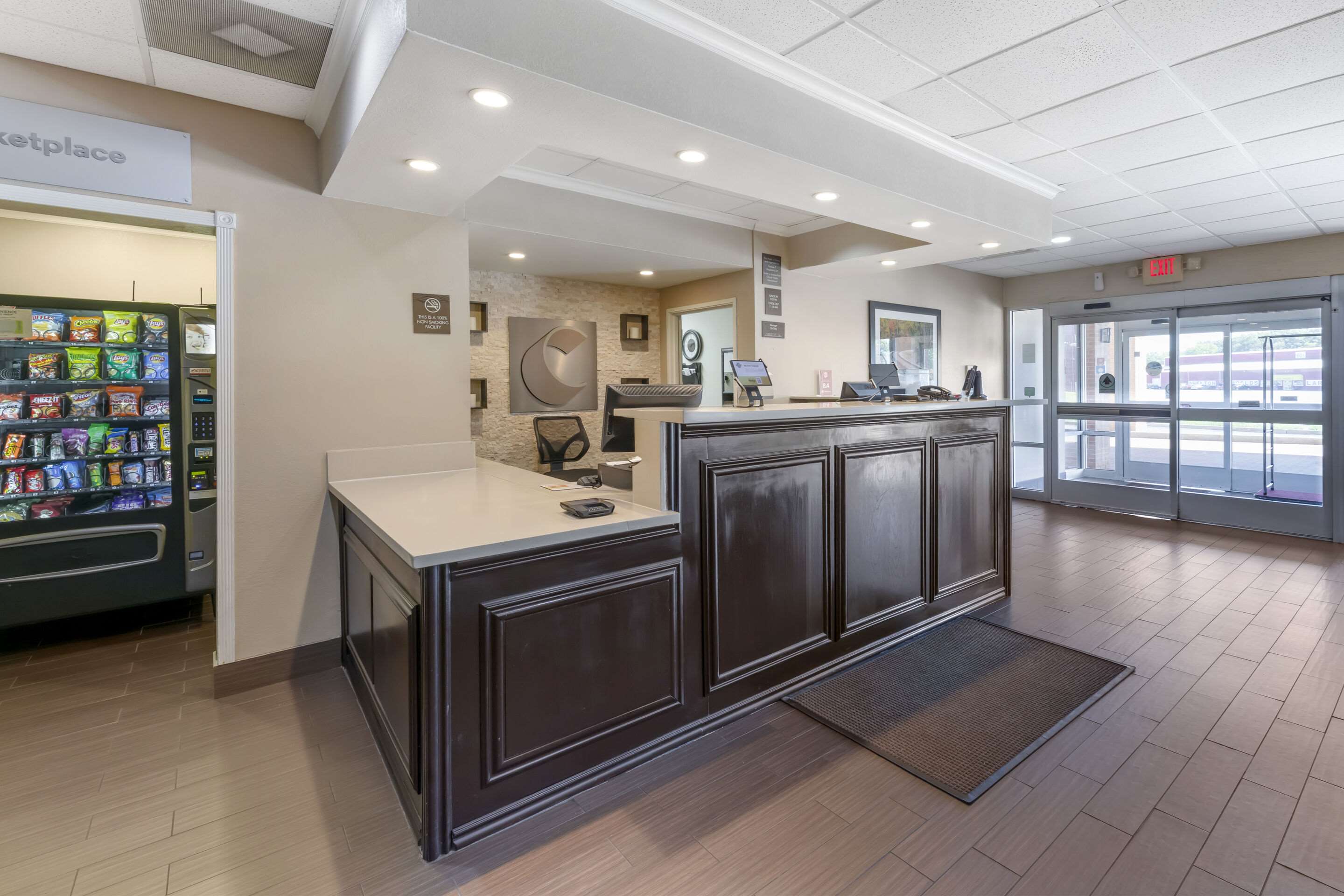 Lobby | Comfort Inn & Suites Porter near Indiana Dunes
