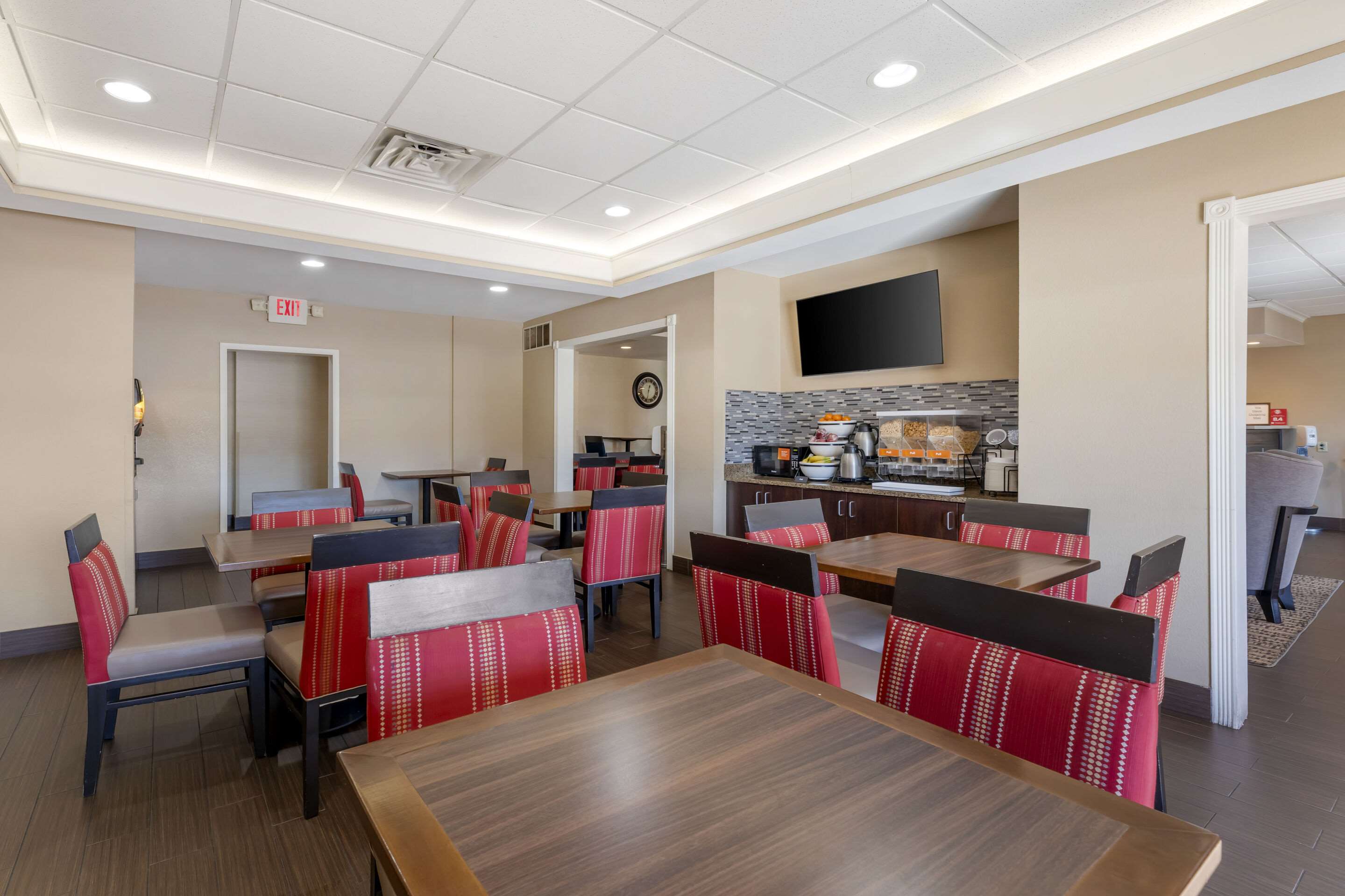 Breakfast area | Comfort Inn & Suites Porter near Indiana Dunes