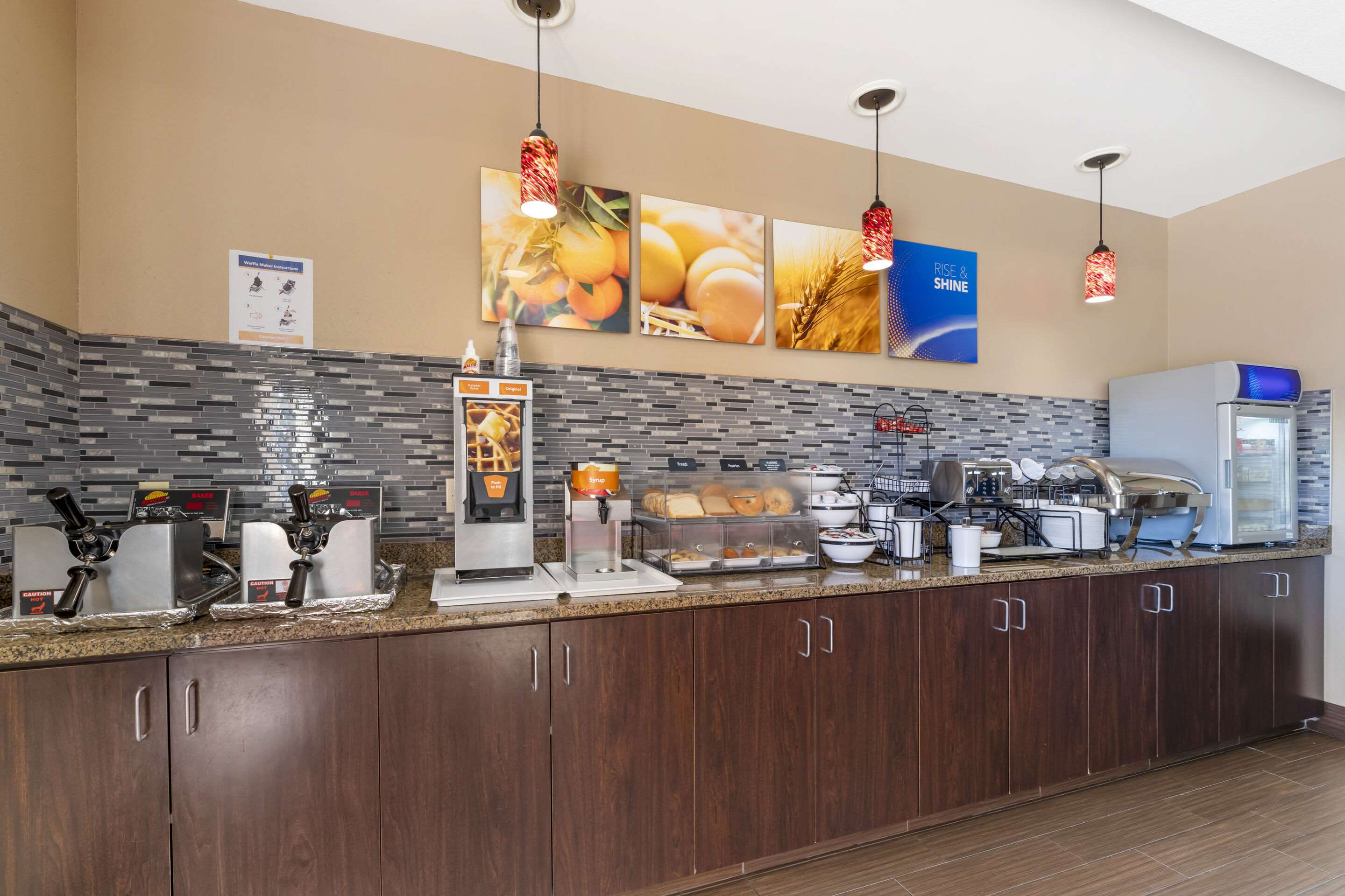 Breakfast area | Comfort Inn & Suites Porter near Indiana Dunes