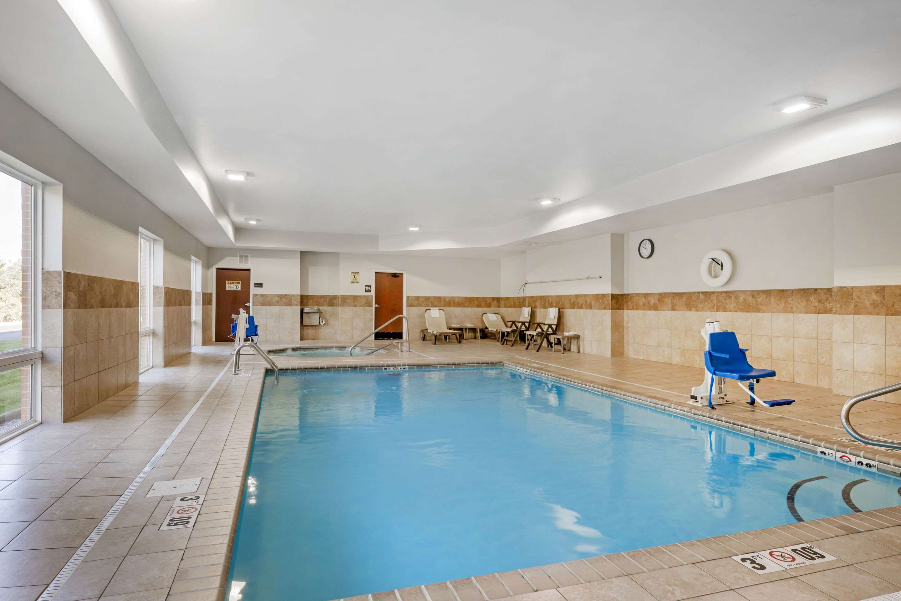 Indoor pool | Comfort Inn & Suites Porter near Indiana Dunes