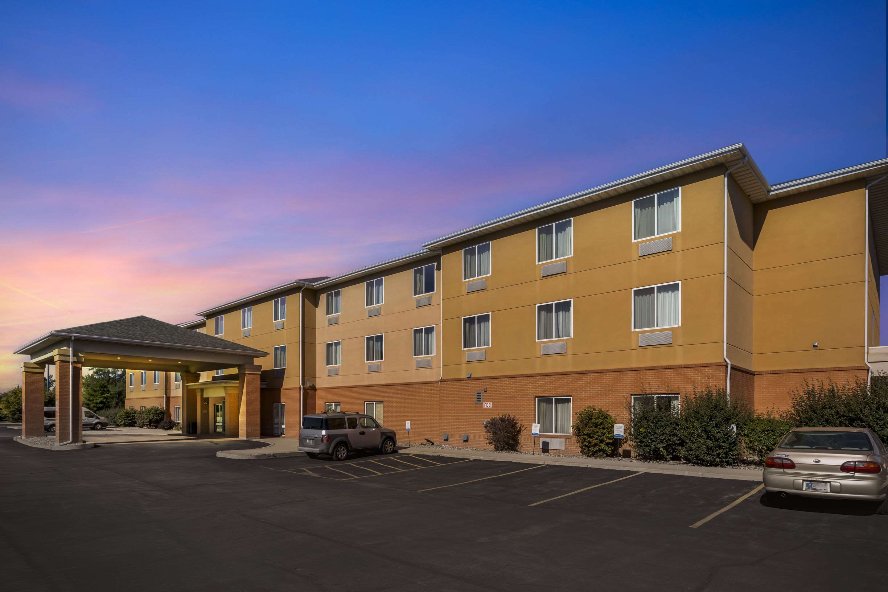Twilight | Comfort Inn & Suites Porter near Indiana Dunes