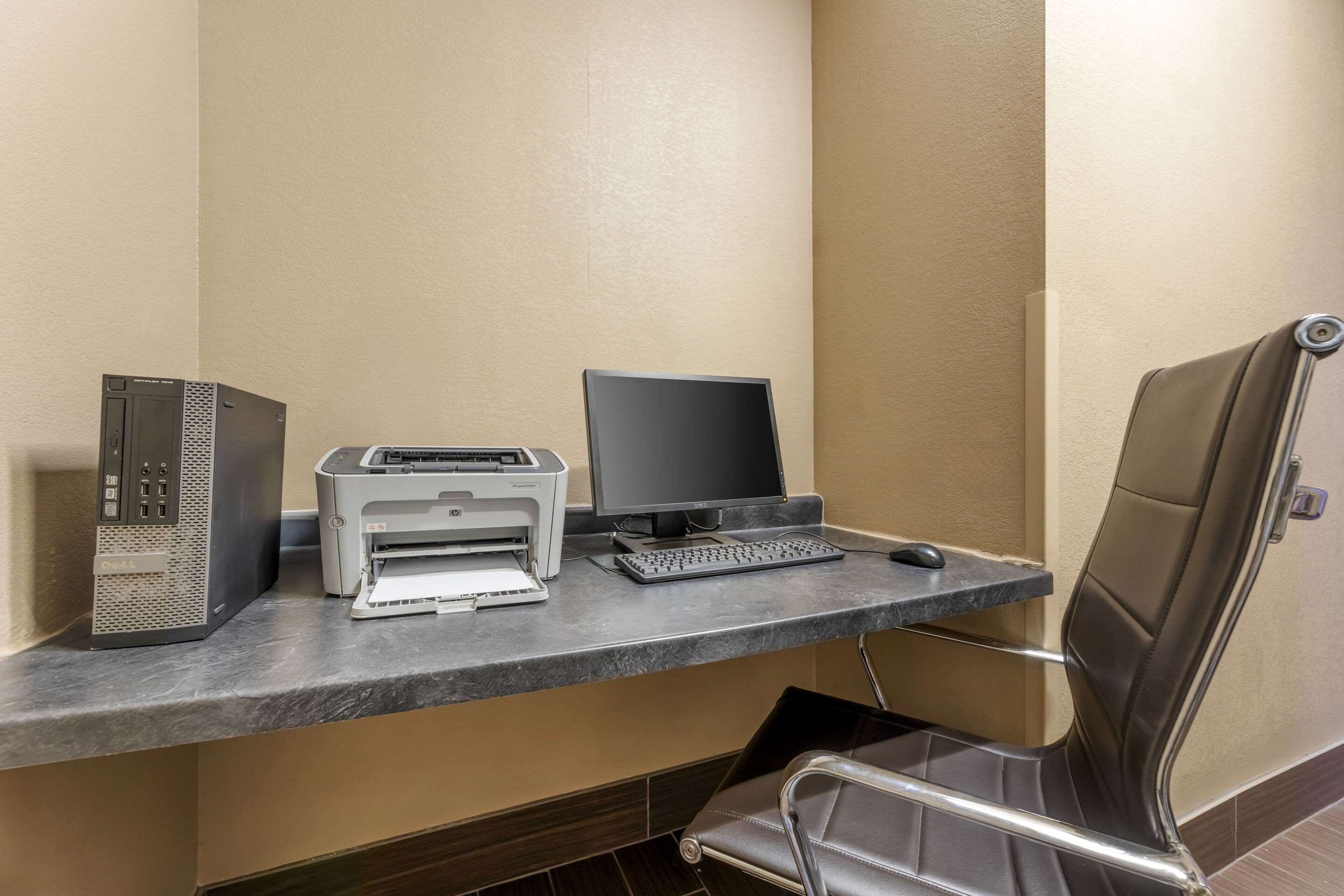 Computer in the lobby | Comfort Inn & Suites Porter near Indiana Dunes