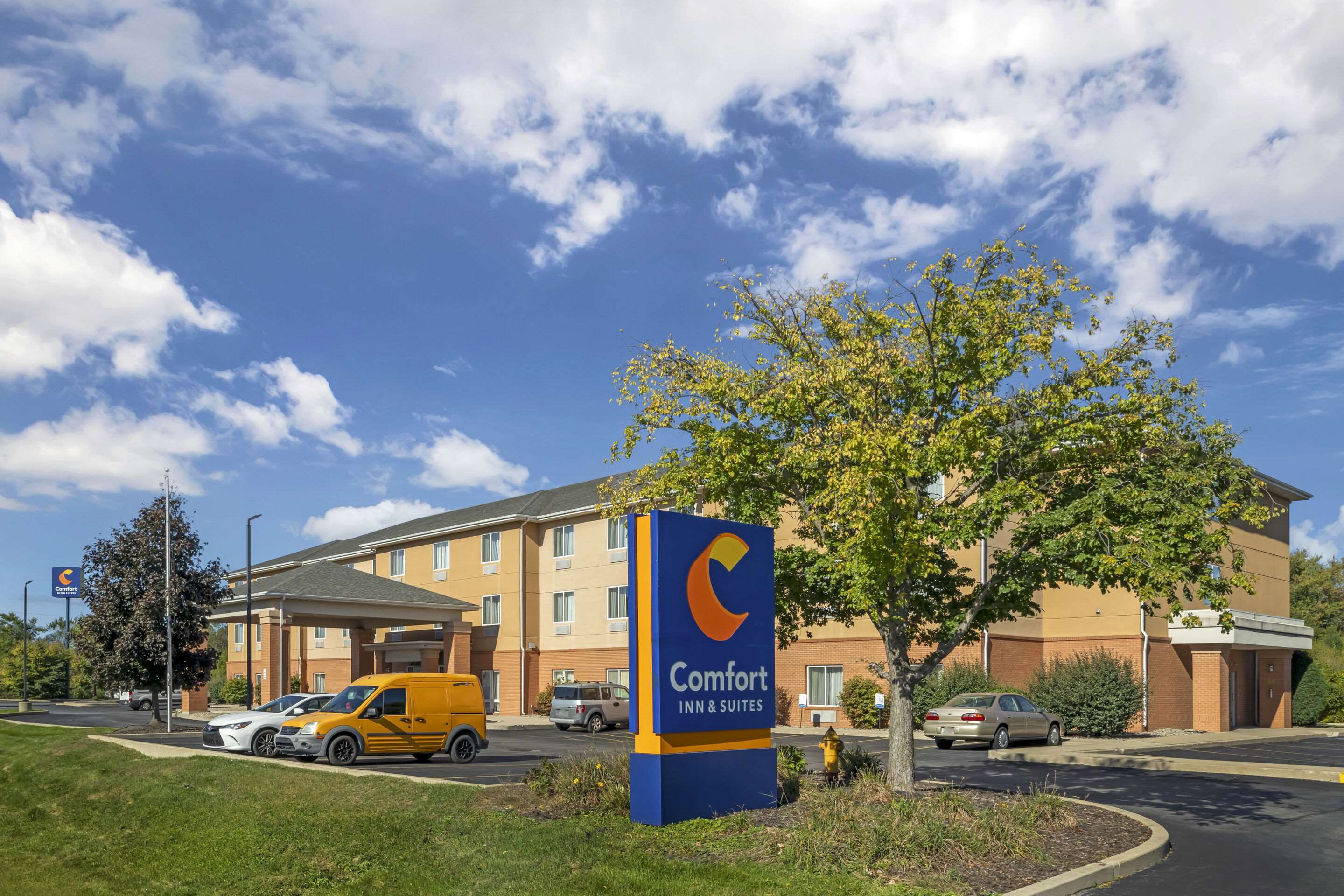 Hotel exterior | Comfort Inn & Suites Porter near Indiana Dunes