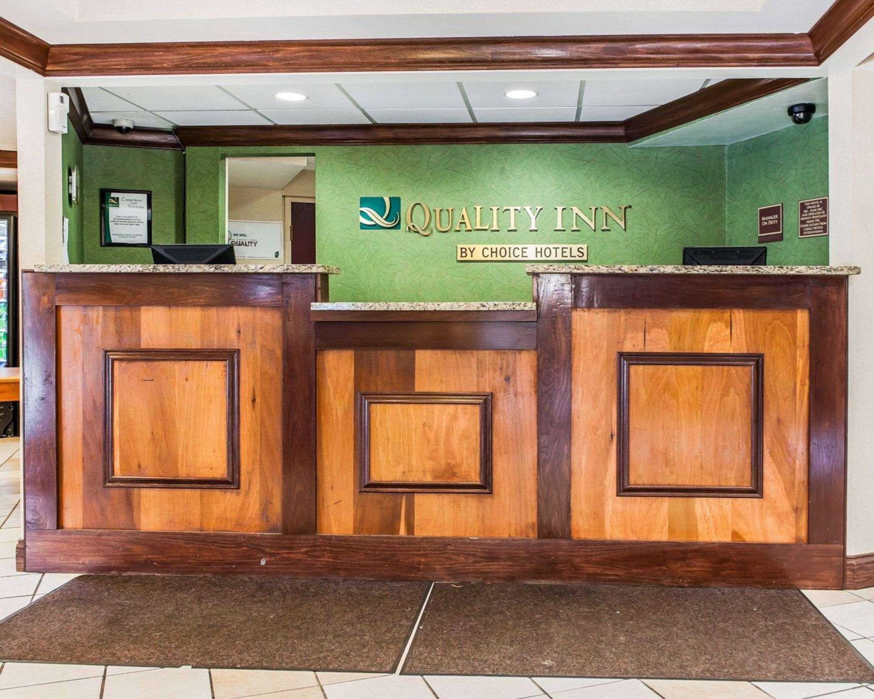 Front desk | Quality Inn South
