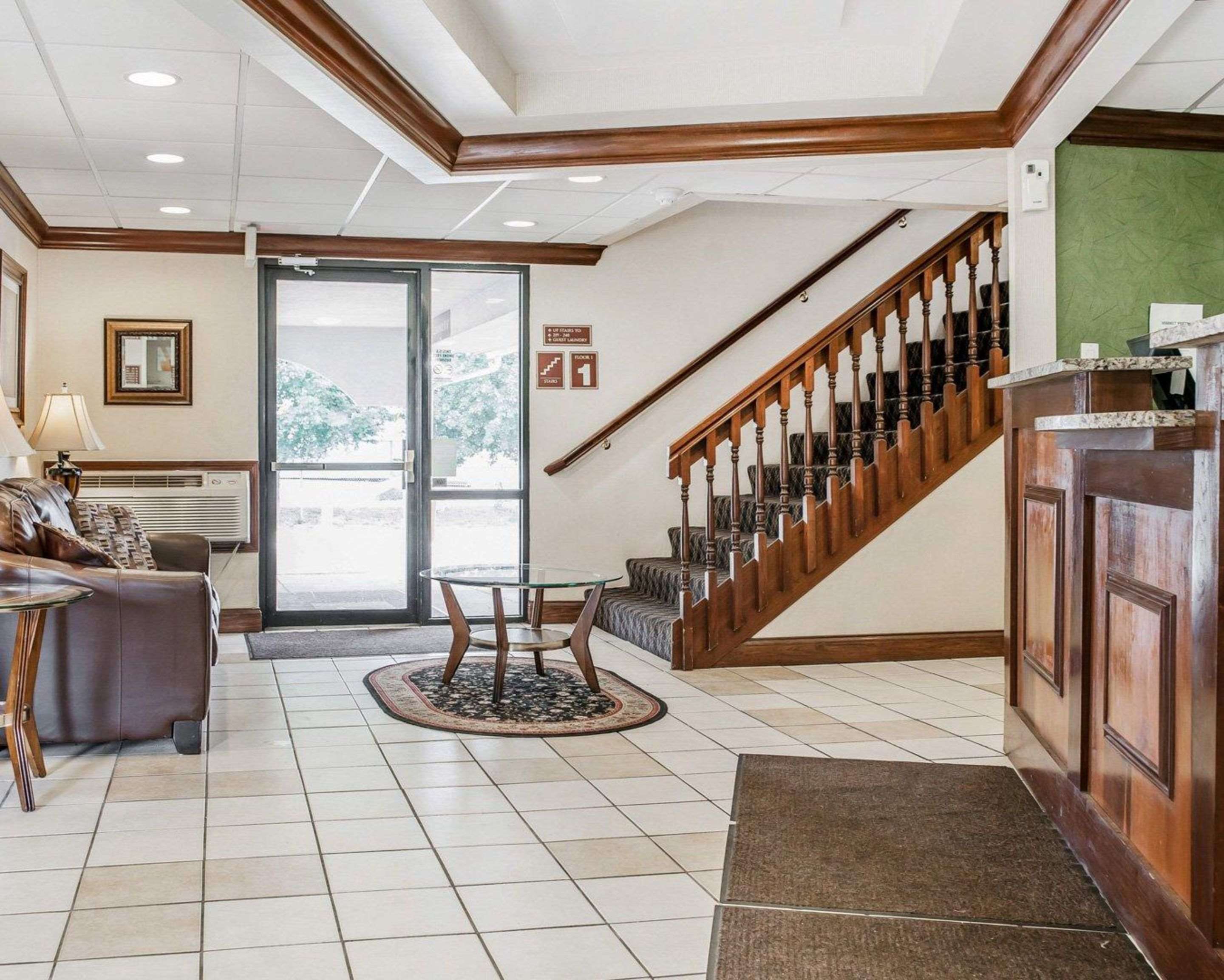 Hotel lobby | Quality Inn South