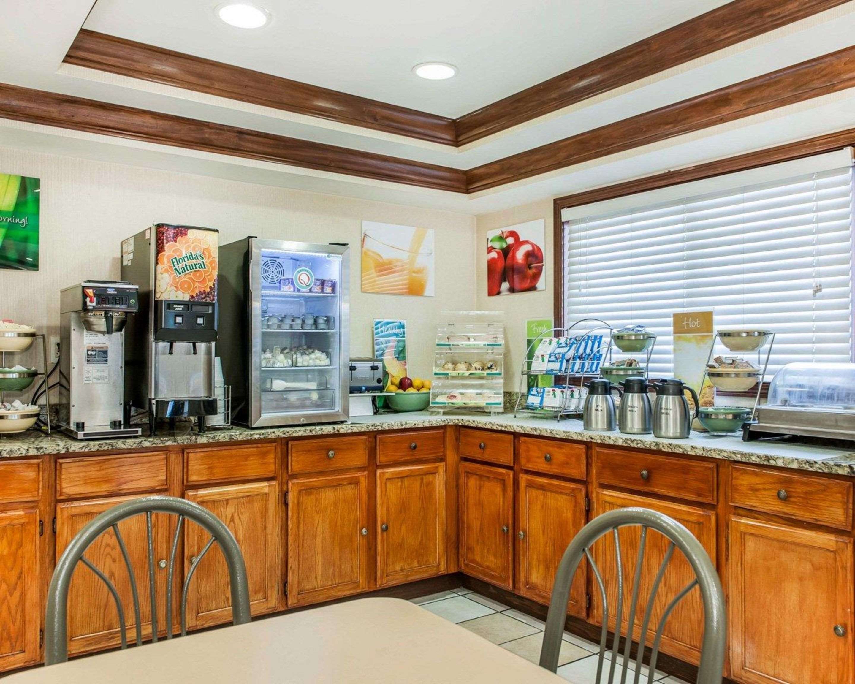 Assorted breakfast items | Quality Inn South