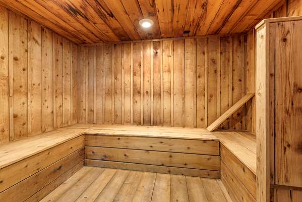 Pool - Comfort Inn Madison