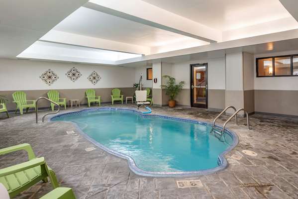 Pool - Comfort Inn Madison
